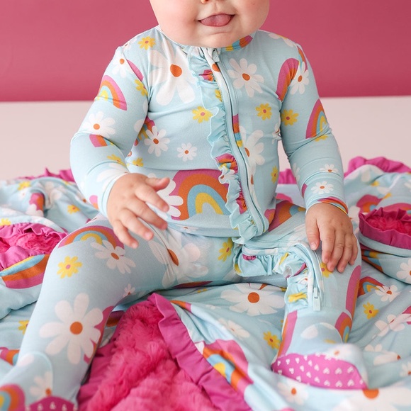Posh Peanut | Bedding | Dancing Daisies Minky Luxette Patoo | Poshmark display picture 1